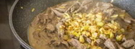 говядина с луком и сметаной. Шаг 8