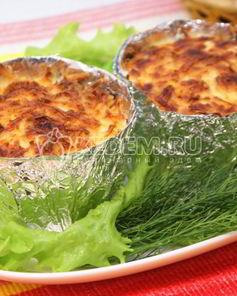 Куриное филе с грибами и сыром в горшочках из фольги