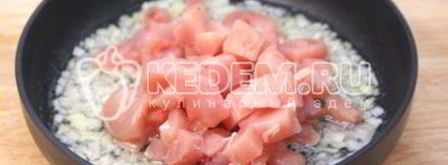 куриное филе с грибами и сыром в горшочках из фольги. Шаг 2