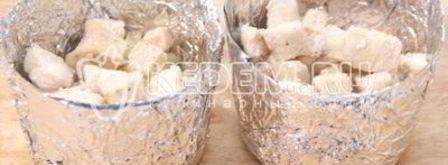 куриное филе с грибами и сыром в горшочках из фольги. Шаг 3