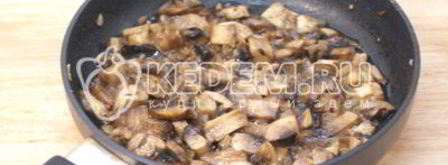 куриное филе с грибами и сыром в горшочках из фольги. Шаг 4