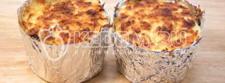 куриное филе с грибами и сыром в горшочках из фольги. Шаг 7