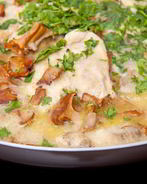 Куриное филе с овощами и грибами