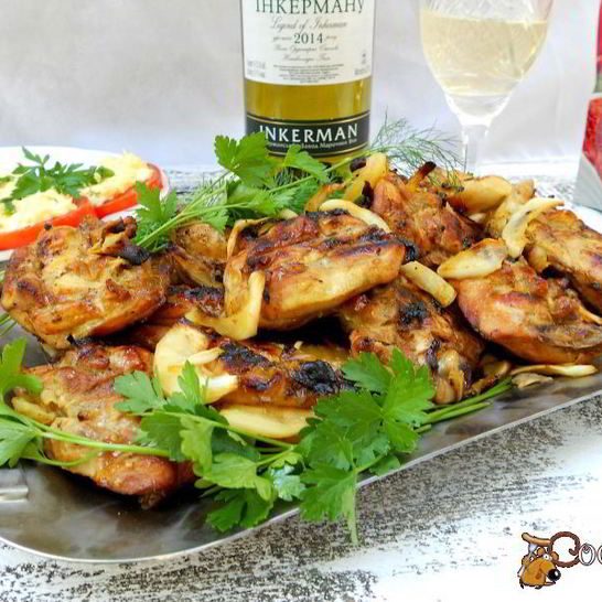 Рецепт куриных бедрышек на костре в соево-медовом маринаде с лимоном и карри