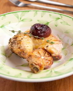 Курица с яблоками, сливой и кукурузной сальсой