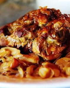 Свинина с яблоками, луком и диким рисом