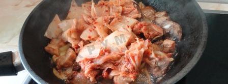 свинина жаренная с кимчи. Шаг 6