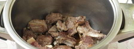 тушеная баранина с луком и морковью. Шаг 7