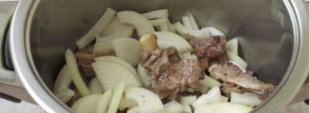 тушеная баранина с луком и морковью. Шаг 8