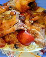 Утка с фруктами в духовке