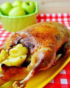 Утка с яблоками, запеченная в рукаве