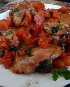 Запеченная курица с помидорами