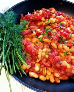 Фасоль, запеченная в томатном соусе