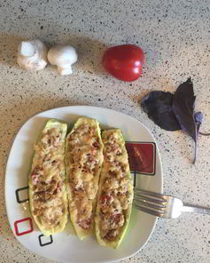 Кабачок, фаршированный грибами