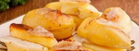 картофель, запеченный в духовке в фольге с салом. Шаг 5