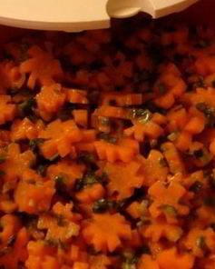 Морковь, тушеная с луком