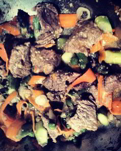 Овощи, поджаренные в воке