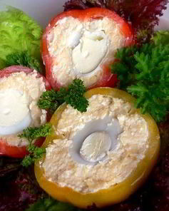 Перец, фаршированный сыром и яйцом