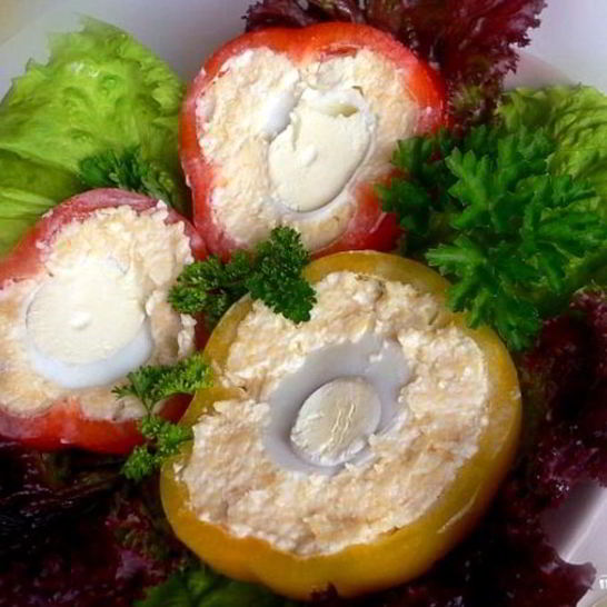 Рецепт перца, фаршированного сыром и яйцом