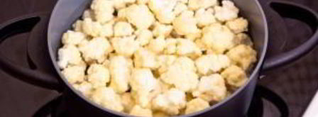 цветная капуста, тушенная с баклажанами и сосисками. Шаг 2