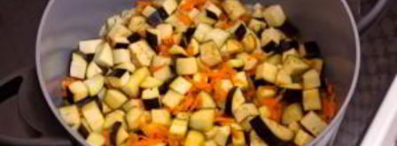 цветная капуста, тушенная с баклажанами и сосисками. Шаг 10