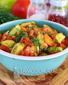 Тушеные кабачки с морковью и помидорами