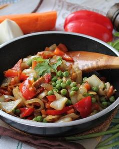 Тушеные овощи на сковороде