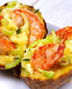 Запеченный картофель с начинкой из креветок