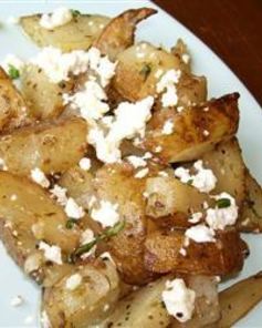 Запеченный в духовке картофель с фетой