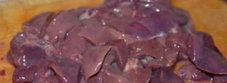 куриная печень, тушенная с луком и морковью. Шаг 2