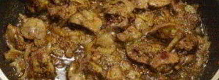печень куриная, тушенная с луком. Шаг 6