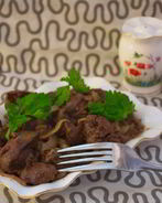 Печень с луком тушеная