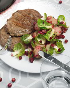 Печень с шалфеем, клюквой и брюссельской капустой