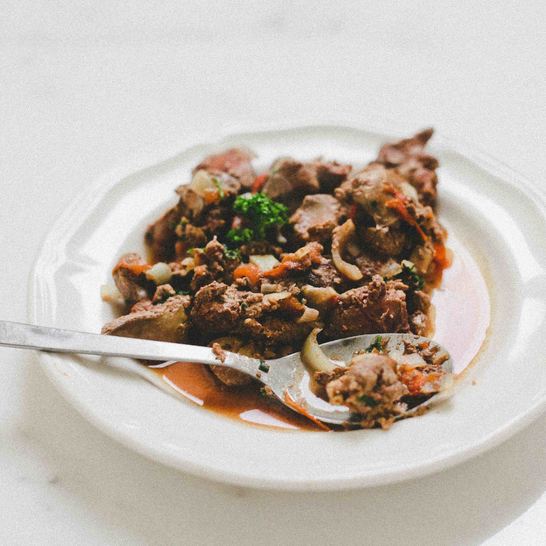 Рецепт печени тушеной с помидорами