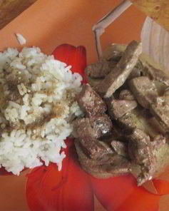 Печень, тушенная в соусе