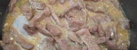 печень, тушенная в соусе. Шаг 3