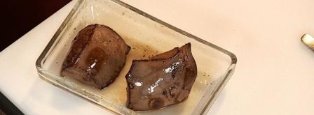 телячья печень на пюре из яблок с ягодным соусом. Шаг 4