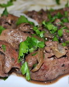 Жареная куриная печень с луком