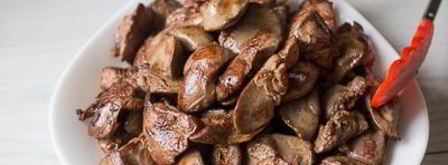 жареная куриная печень с яблоками и сладким перцем. Шаг 9