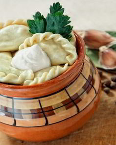 Пельмени в горшочках с грибами