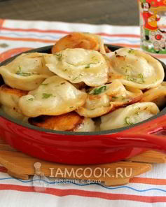 Замороженные пельмени на сковороде