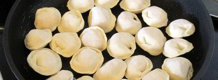 замороженные пельмени на сковороде. Шаг 6