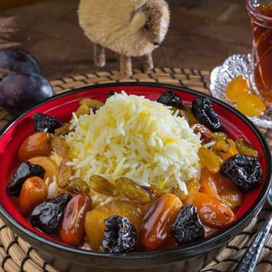 Рецепт сладкого плова с сушеными абрикосами, изюмом, корицей и сахарной пудрой ширин