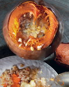 Тыква, фаршированная сладким пловом