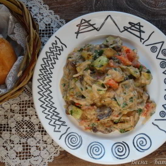 Рецепт грибного рагу с кабачками в сметанном соусе