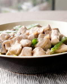 Пикантное куриное фрикасе с грибами