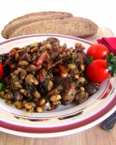 Рагу из белой фасоли со свининой и грибами в мультиварке