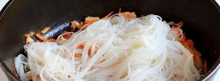 рисовая лапша с курицей и морковью. Шаг 9