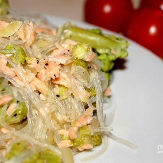 Рецепт рисовой лапши с лососем и брокколи