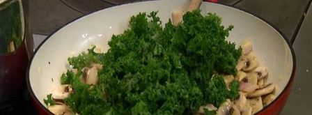 ризотто с грибами, капустой кале и беконом. Шаг 7